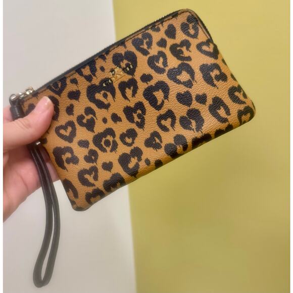 Coach Wild Heart Cheetah Print Corner Zip Wristlet Tech Accessory Holder F23620 - Picture 2 of 12